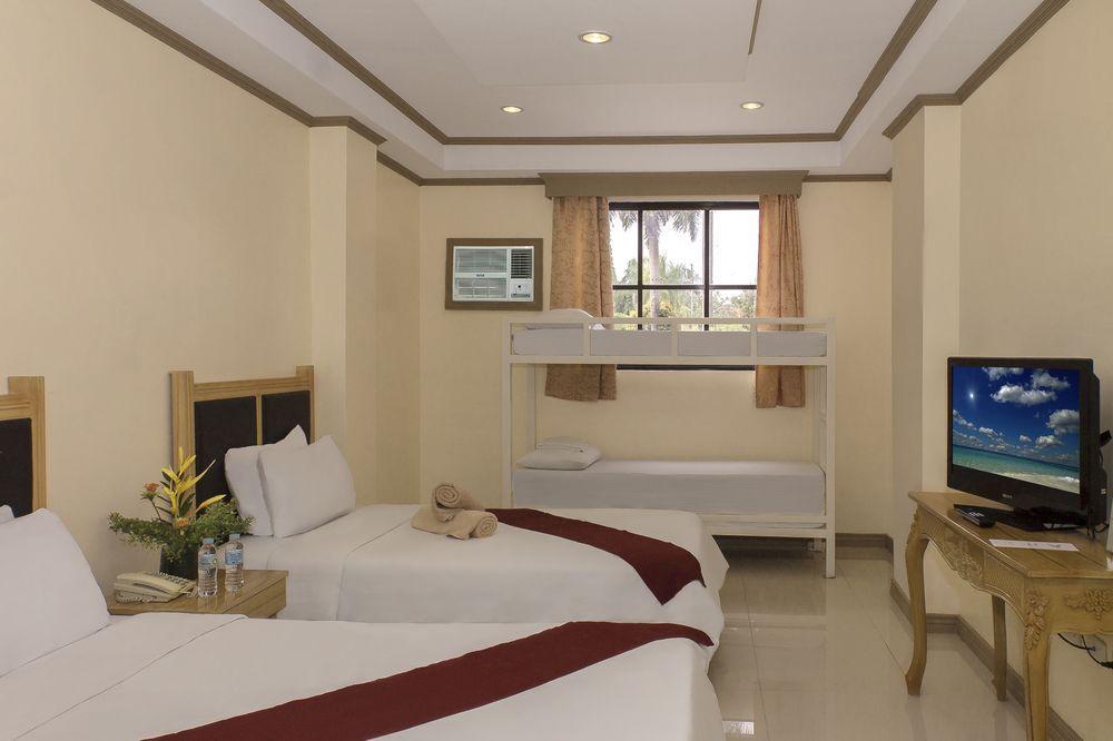 Whiterock Beach Hotel And Waterpark Subic Bay 外观 照片