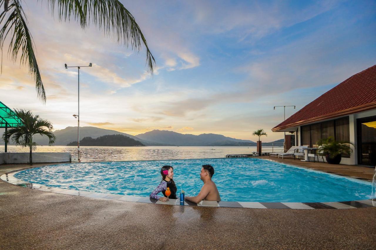 Whiterock Beach Hotel And Waterpark Subic Bay 外观 照片